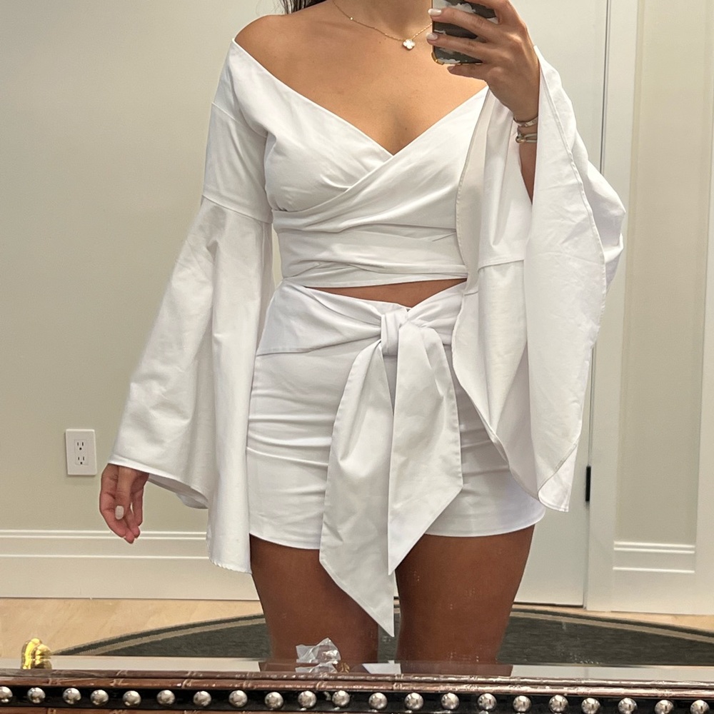 Frame and Partners two piece white set